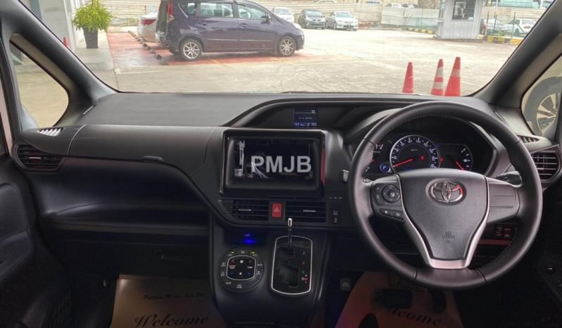 TOYOTA VOXY 2.0 YEAR 2015 full